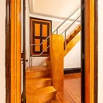 Charming Apartment With Balcony In Porto