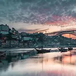 Charming Apartment With Balcony In Porto