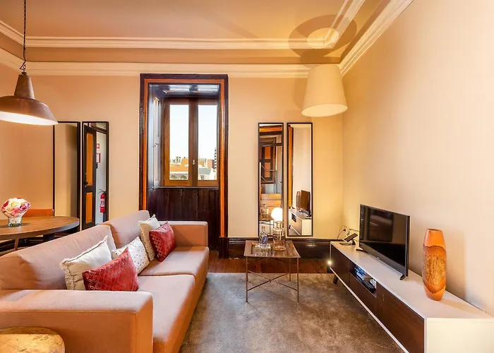 Charming Apartment With Balcony In Porto