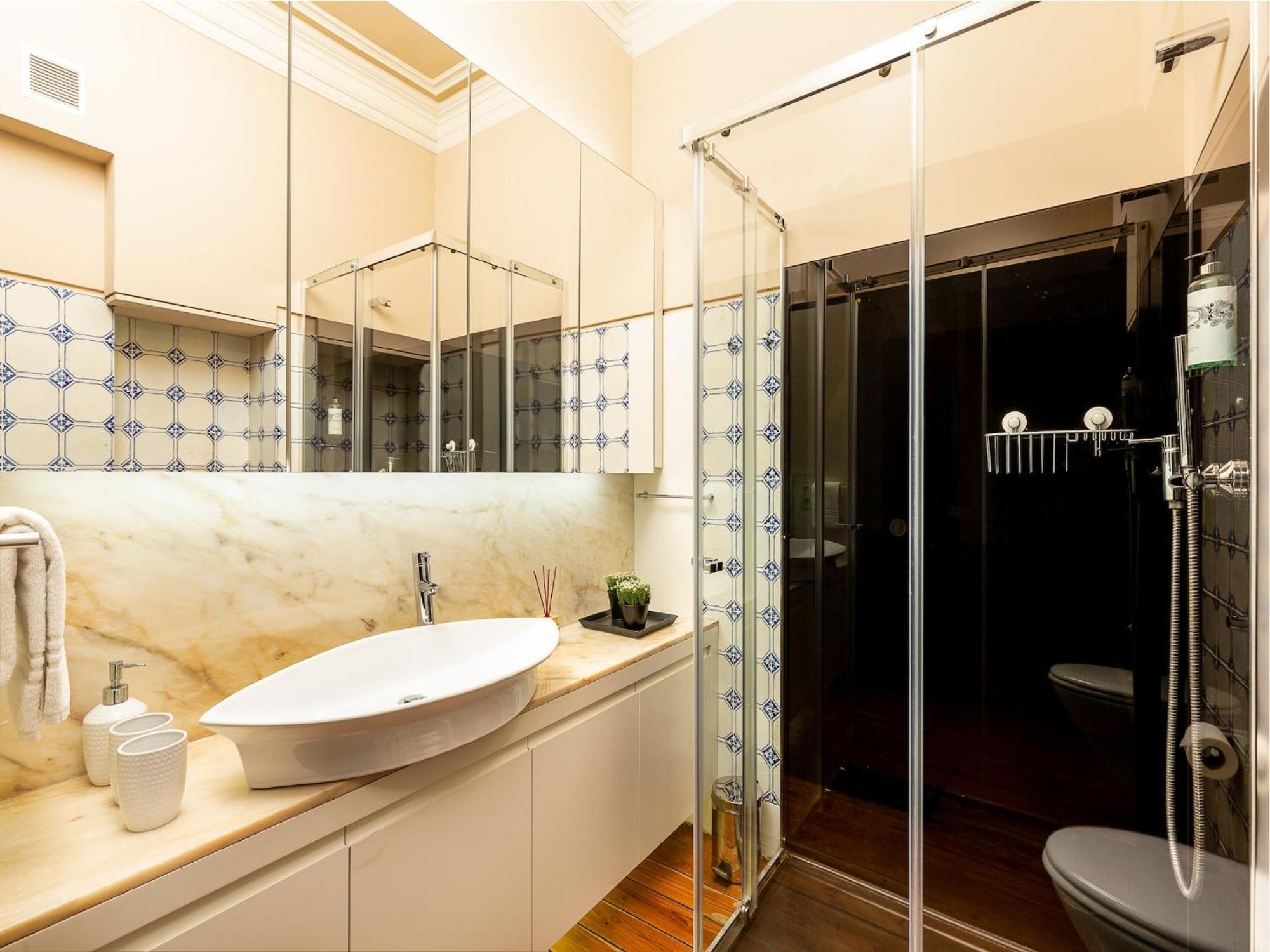 Charming With Balcony In Apartamento Porto