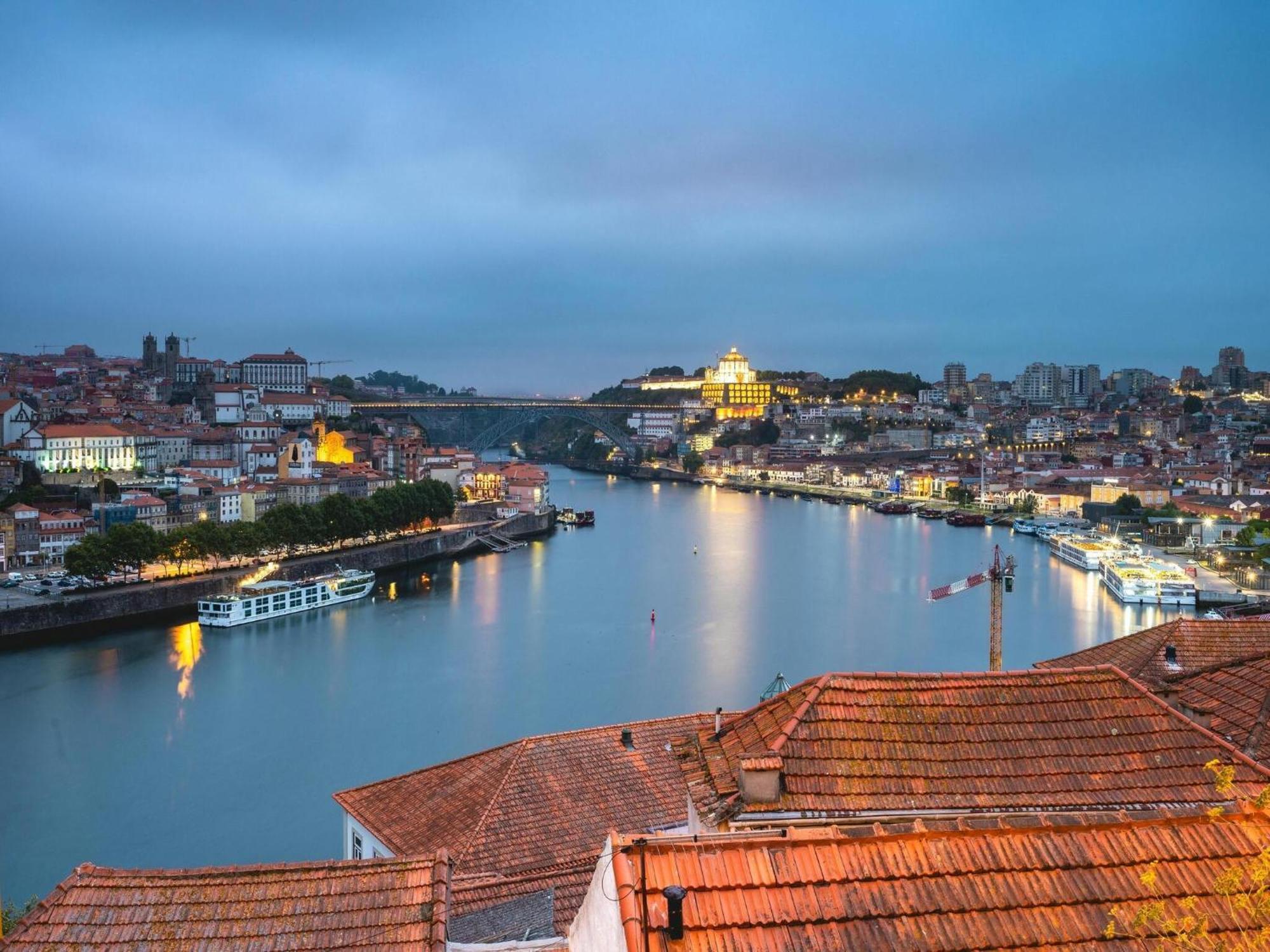 Charming With Balcony In * Porto
